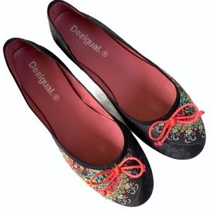 EUC Desigual flats